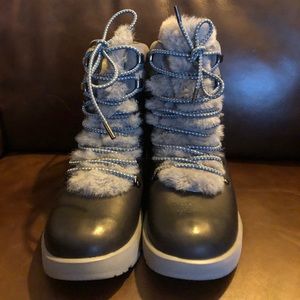 UGG Arctic Viki boots